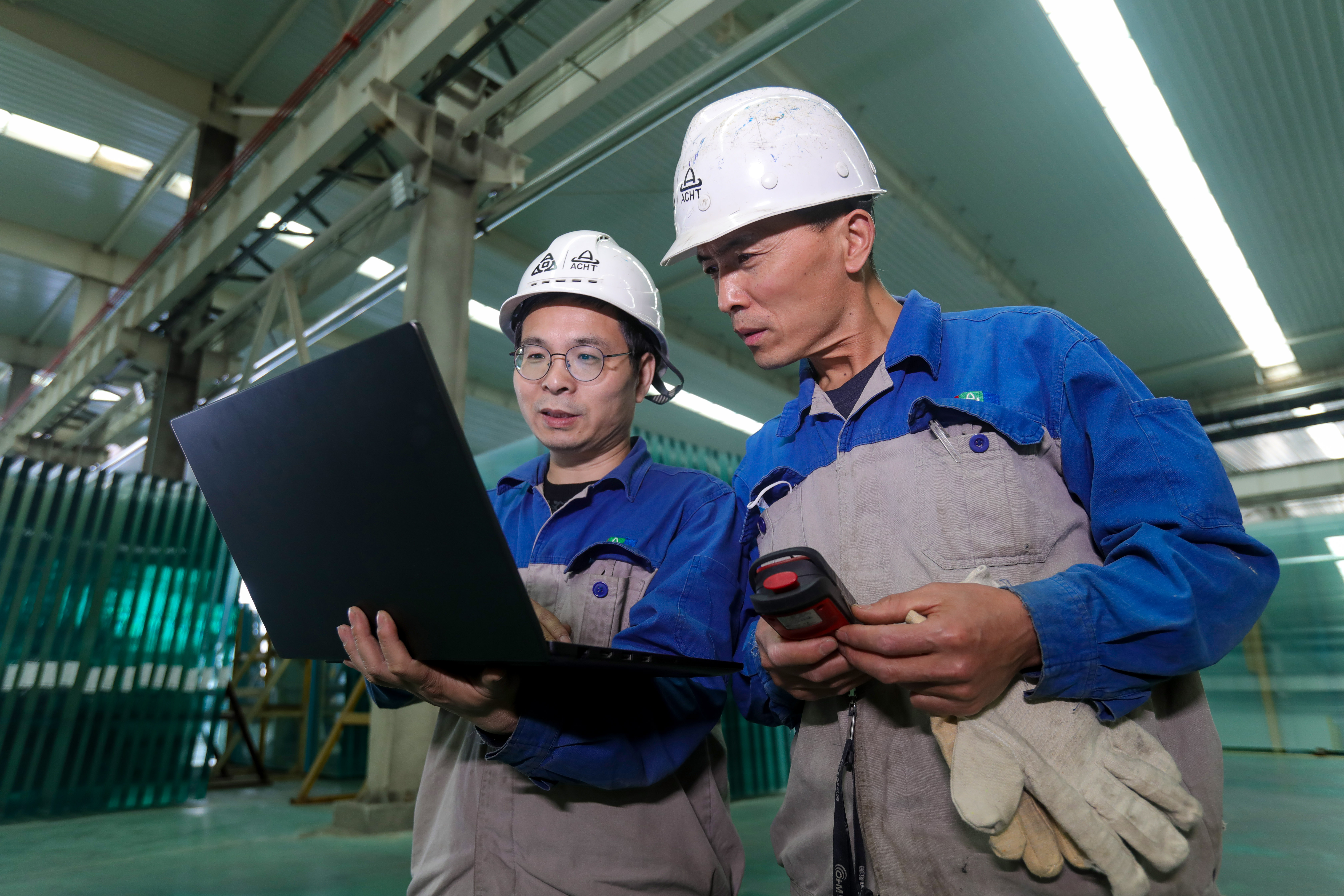 安陽市工人先鋒號(hào)：光熱科技設(shè)備維修車間整備系