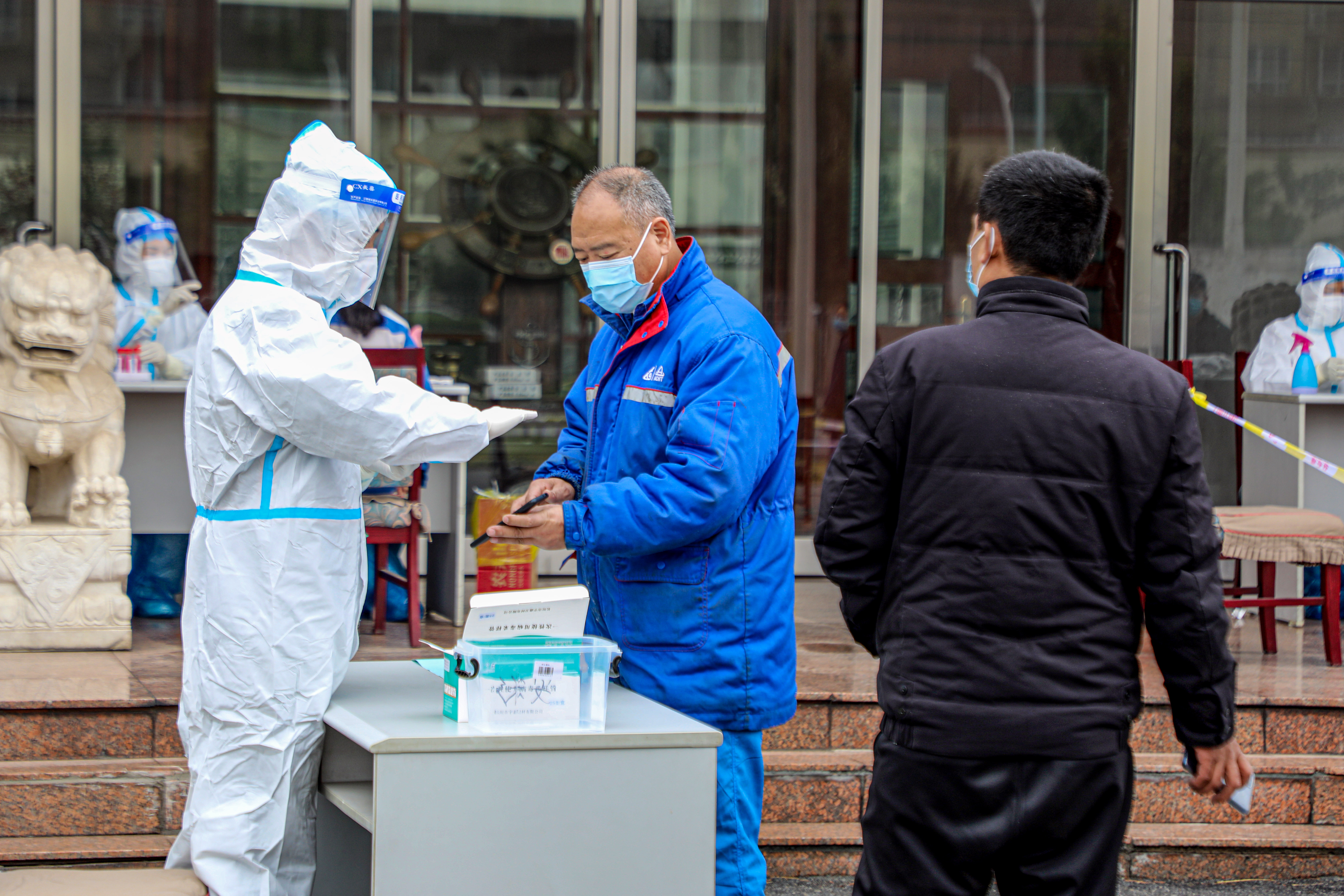 安彩高科：抗疫路上，從來都是“雙向奔赴”！