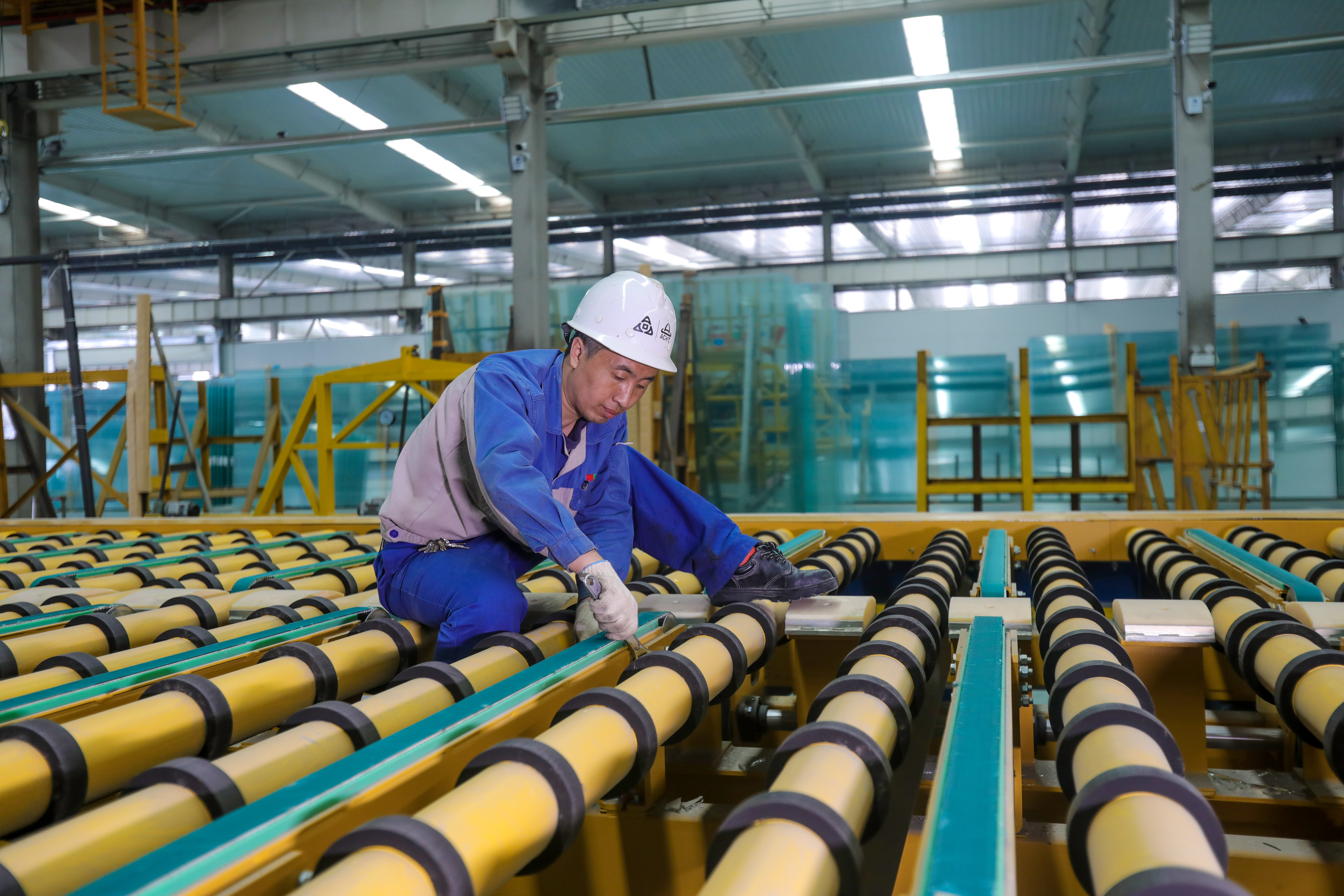 安陽市工人先鋒號(hào)：光熱科技設(shè)備維修車間整備系