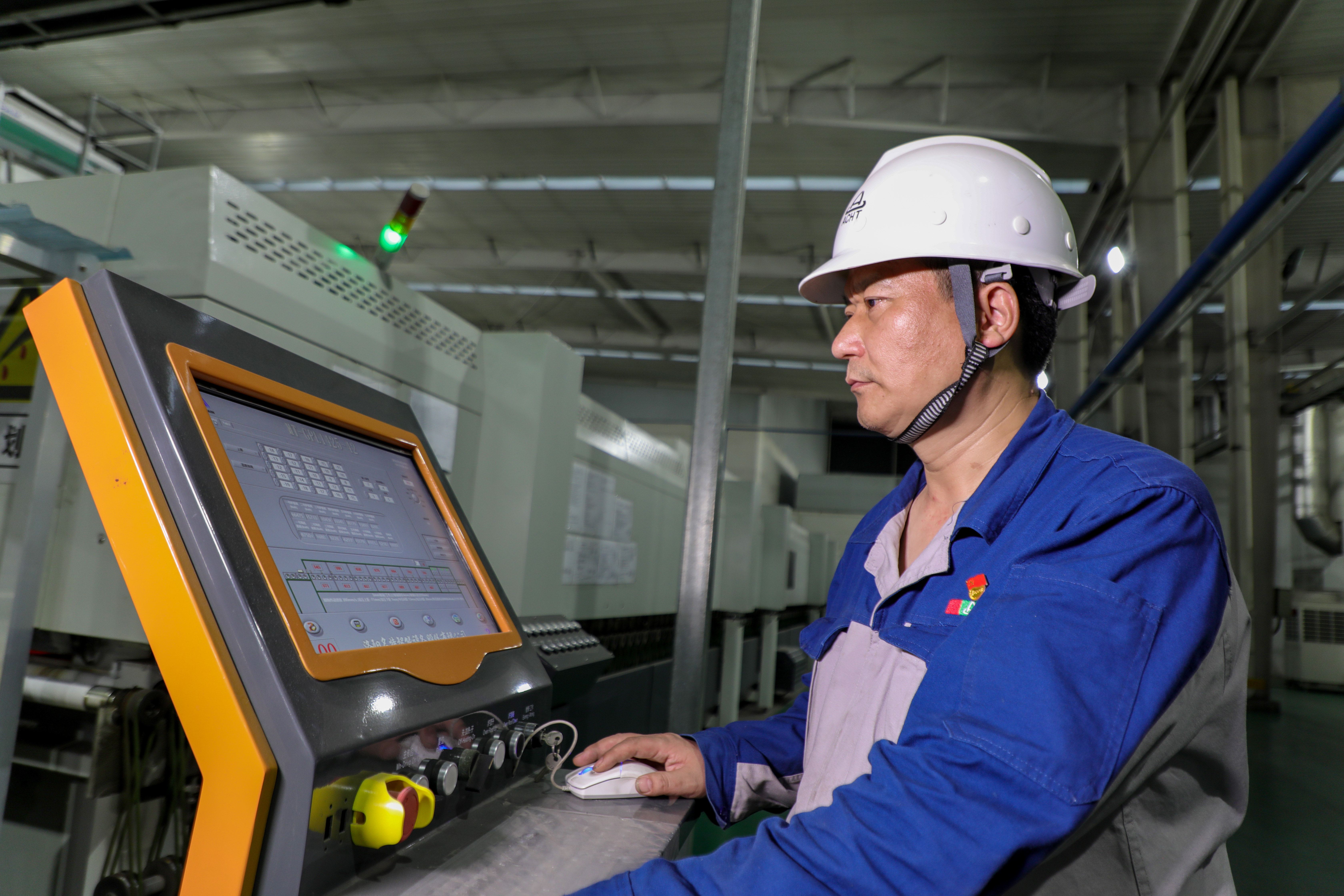 安陽市五一勞動獎章獲得者趙俊濤：采擷太陽之光，追求綠色事業